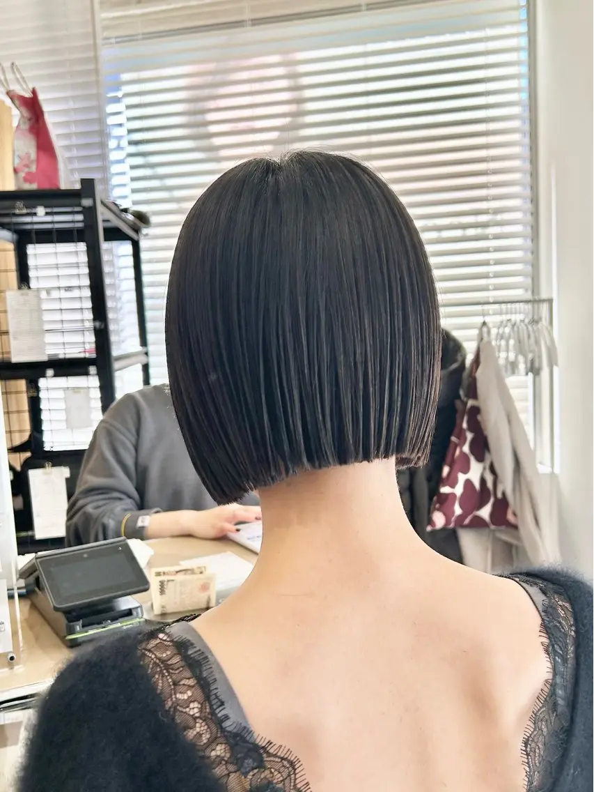 ショート カラー カット ヘアカラー トリートメント ぱつっとボブ/ 小野あかねのヘアスタイル