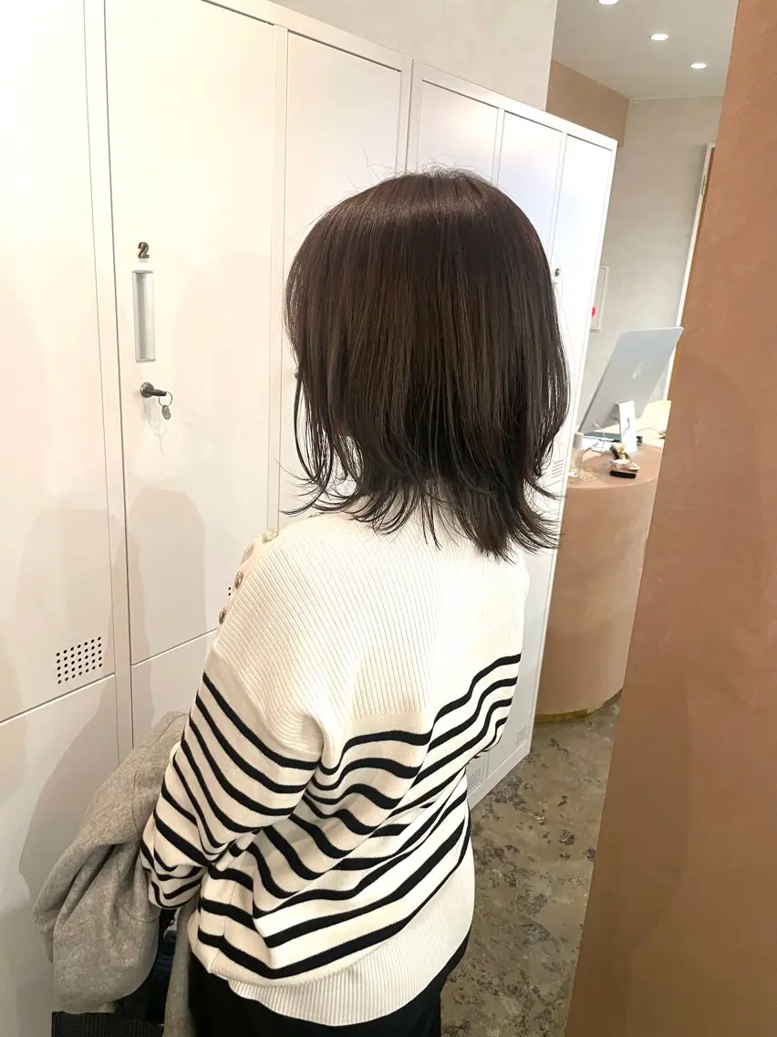 ミディアム 切りっぱなしボブ ボブレイヤー ボブ レイヤーカット 似合わせカット カット ヘアカラー トリートメント 梅田｜赤み消しオリー ブ/顔まわりレイヤーのヘアスタイル