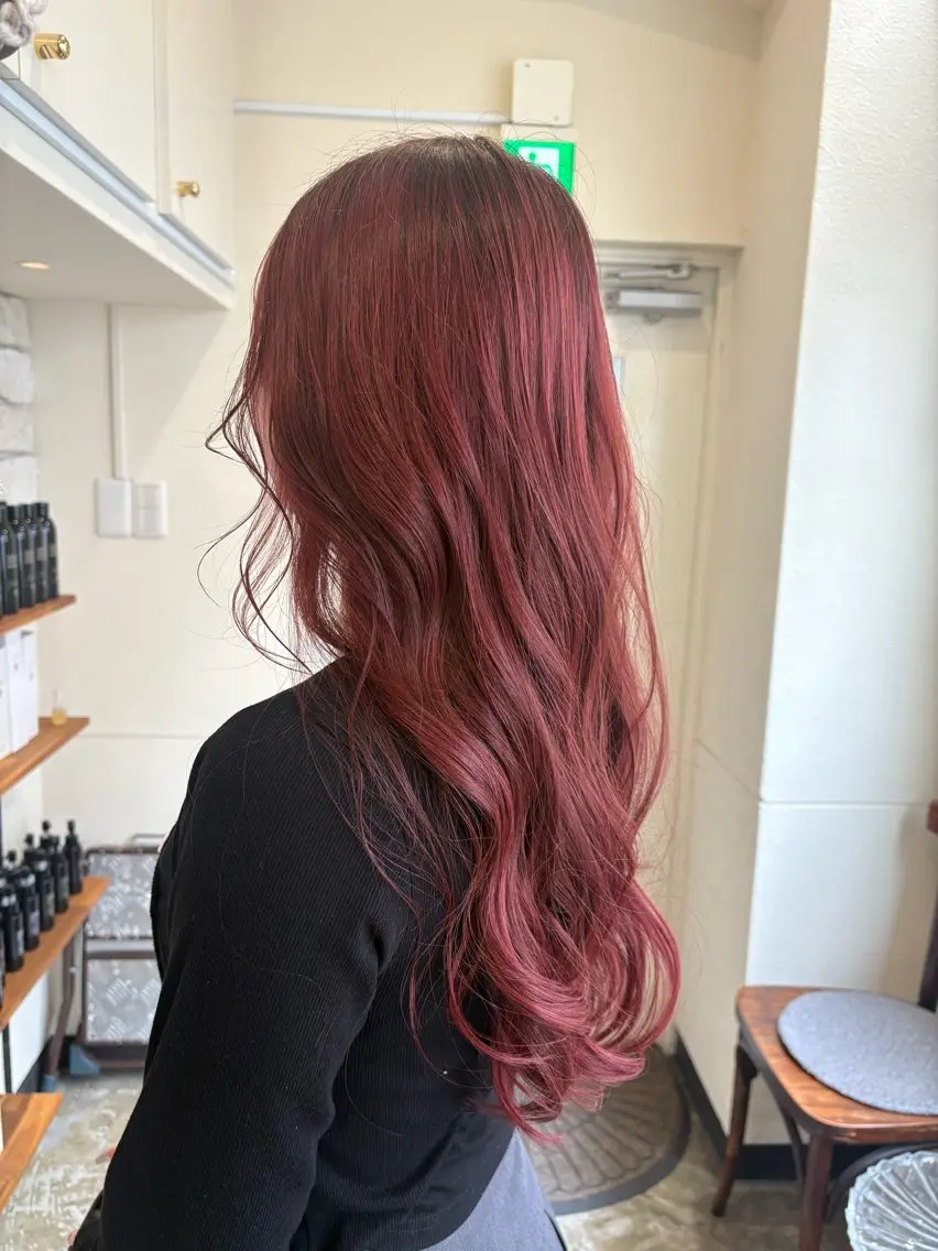 カラー レッドカラー 大浜 美咲のヘアスタイル