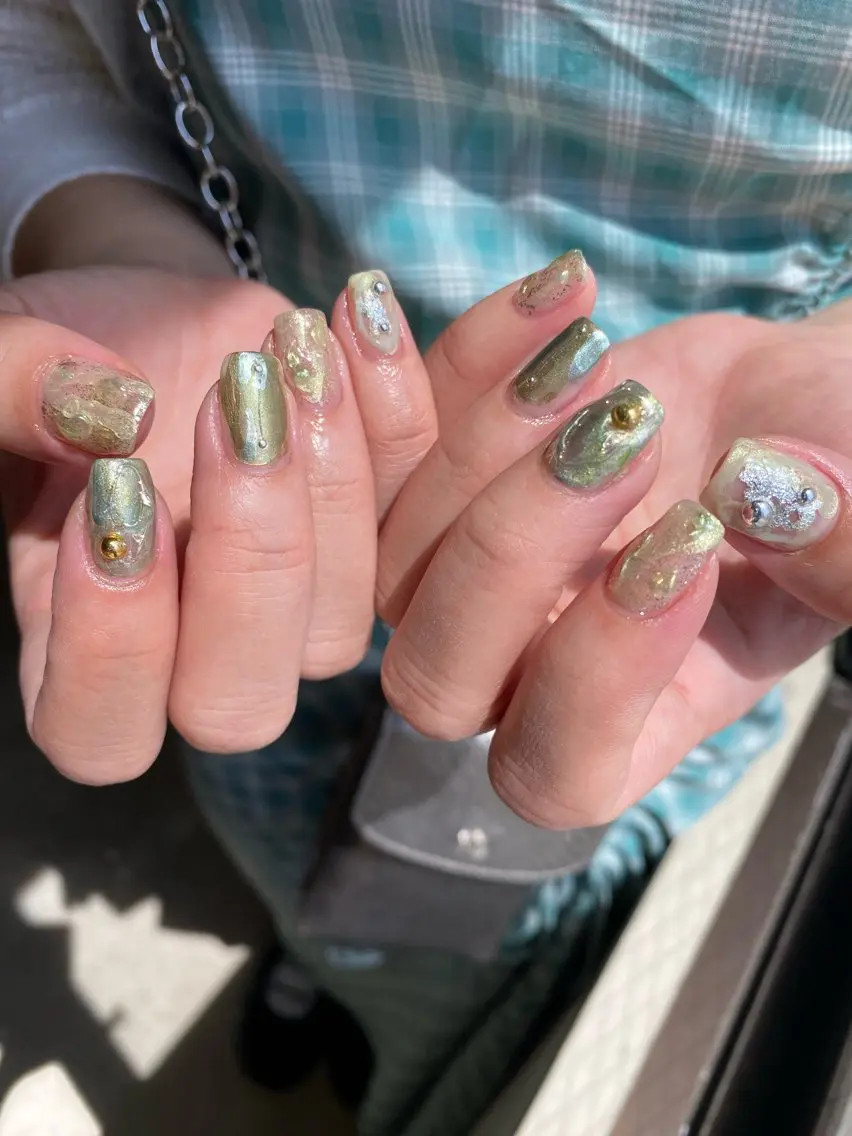ネイル 成人式 フレンチネイル ジェルネイル ガーリー マグネットネイル ハンドネイル 草加ニュアンスネイル 🌚hersのネイルデザイン
