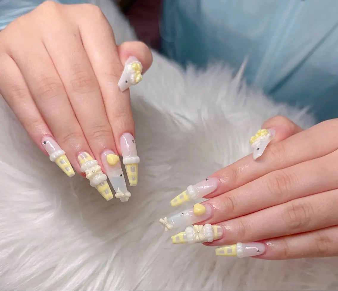 ネイル 長さ出し グラデーション 卒業式 キラキラネイル マグネットネイル Lee Nailsのネイルデザイン