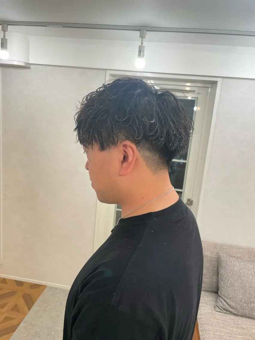 ショート パーマ メンズ メンズパーマ 刈り上げ 波巻きパーマ 植原 遥夏のヘアスタイル