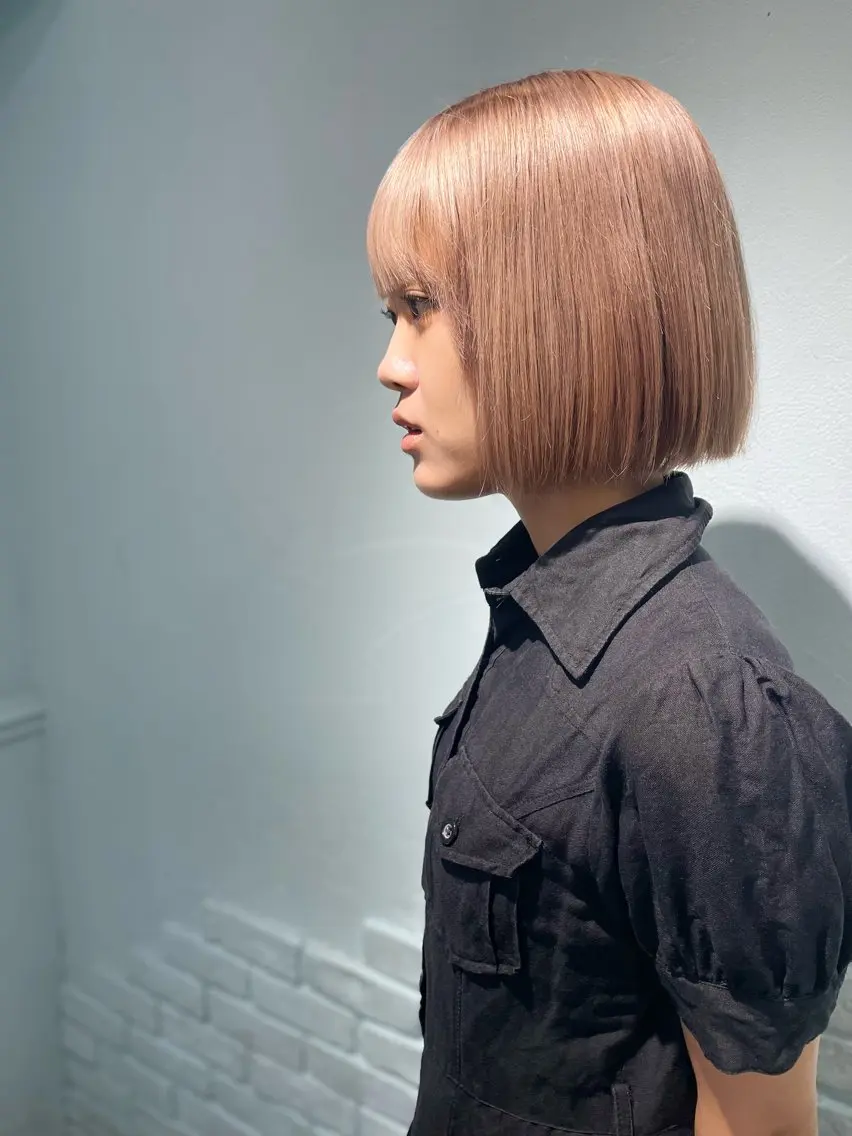 ショート カラー アッシュ アッシュグレー ベージュカラー ブリーチ ブロンド 【ときめき屋さん🎀 ハイトーン大和🎀】のヘアスタイル