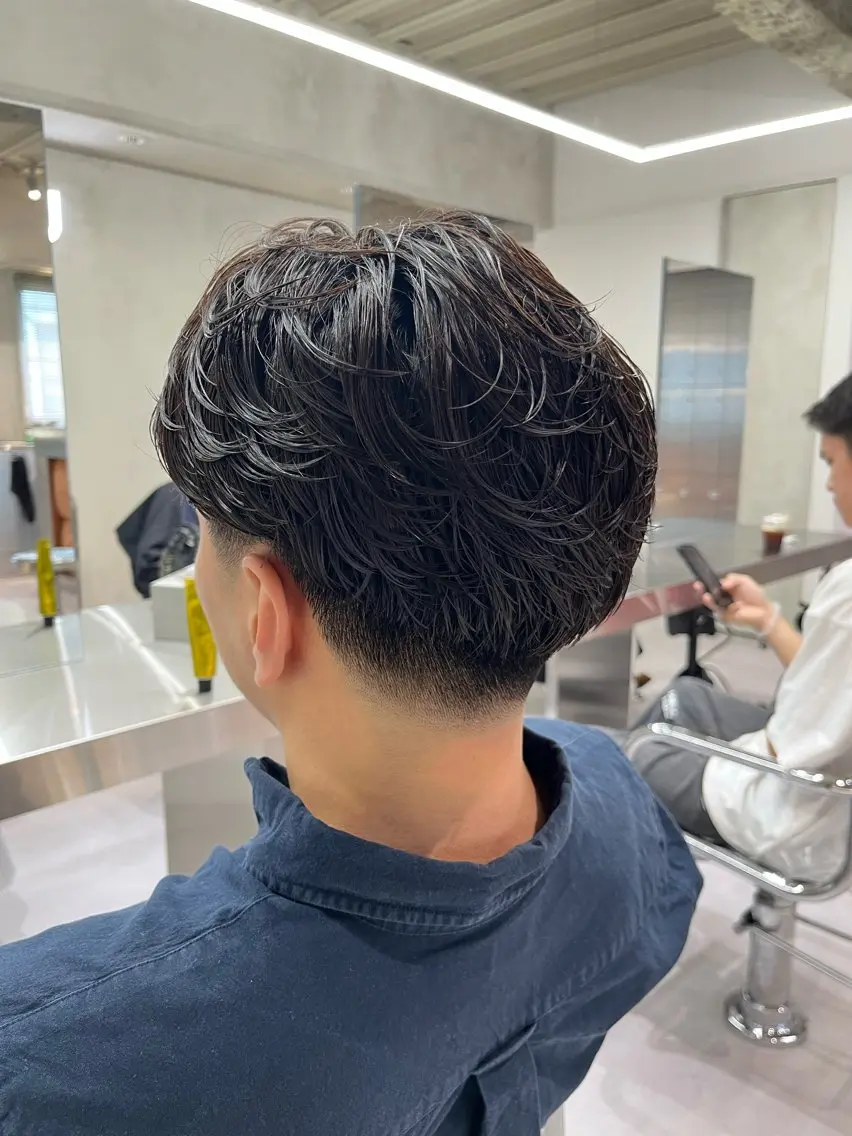 ショート メンズ ⚡メンズパーマフ ェードカットTomyのヘアスタイル