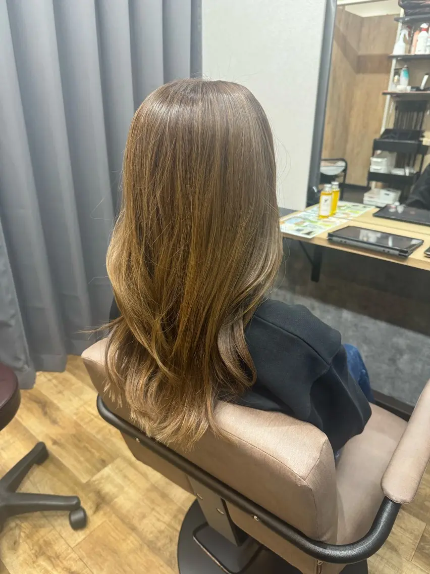 ロング カラー ベージュカラー オリーブベージュ reeed konnoのヘアスタイル