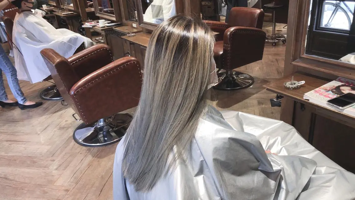 ロング カラー パーマ ヘアアレンジ メンズ キッズ ネイル マツエク・マツパ メンズバレイヤージュ バレイヤージュ シルバー レイヤーカット シルバー カット 縮毛矯正 トリートメント 髪質改善/透明感 OAK兵庫のヘアスタイル