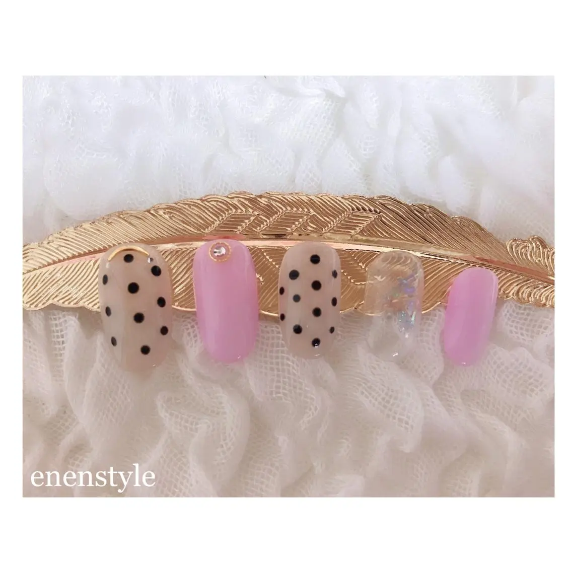 ショート ネイル ドット ジェルネイル ニュアンスネイル オフィスネイル シンプルネイル ハンドネイル 🐾enen style 🐾のネイルデザイン