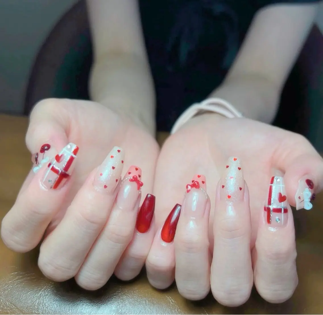 ネイル キラキラネイル マグネットネイル ぷっくりネイル ネイルチップ ワンホンネイル ハンドネイル Lyna 池袋のネイルデザイン