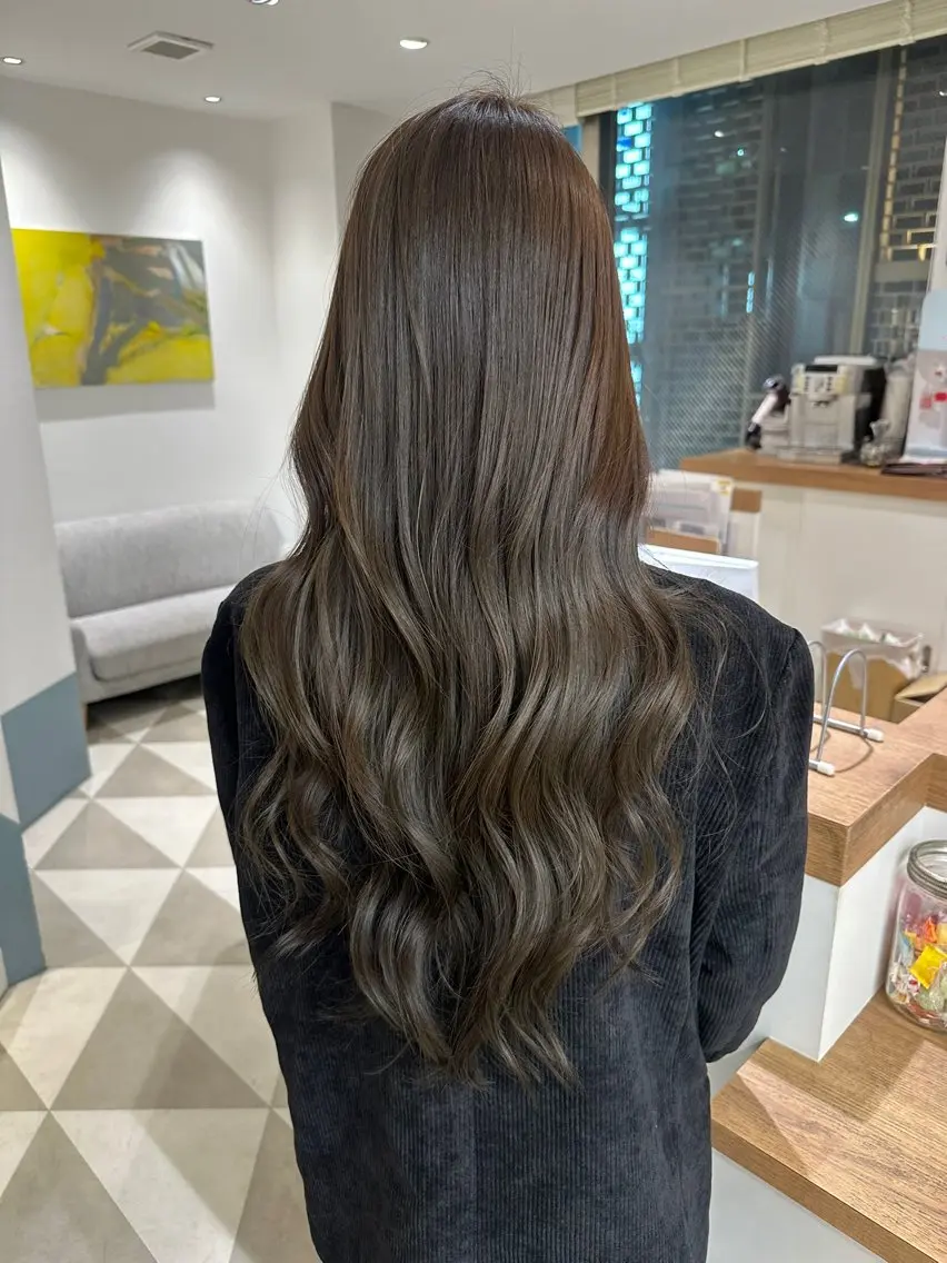 ロング カラー ヘアカラー トリートメント 安丸 結夏のヘアスタイル