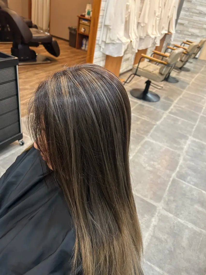 カラー 木庭 愛莉のヘアスタイル