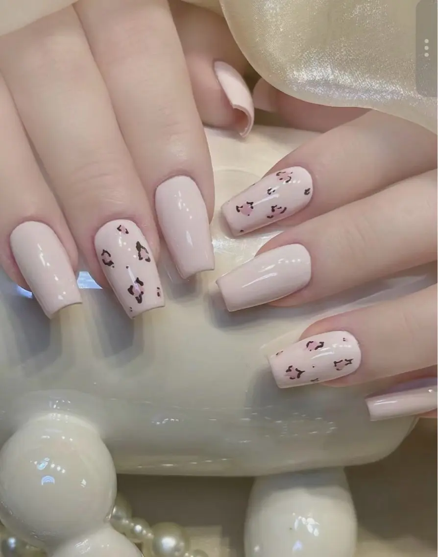 ミディアム ハンドネイル AMI Nailsalonのネイルデザイン