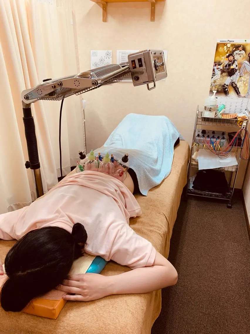 骨盤プログラム（全身マッサージ、骨盤矯正、骨盤エアーコンプレッサー、腰吸玉、脚リンパオイルマッサージ）の写真