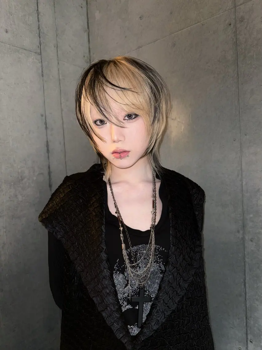 ショート カラー ブロンド デザインカラー レイヤーカット nehus. RYUGAのヘアスタイル
