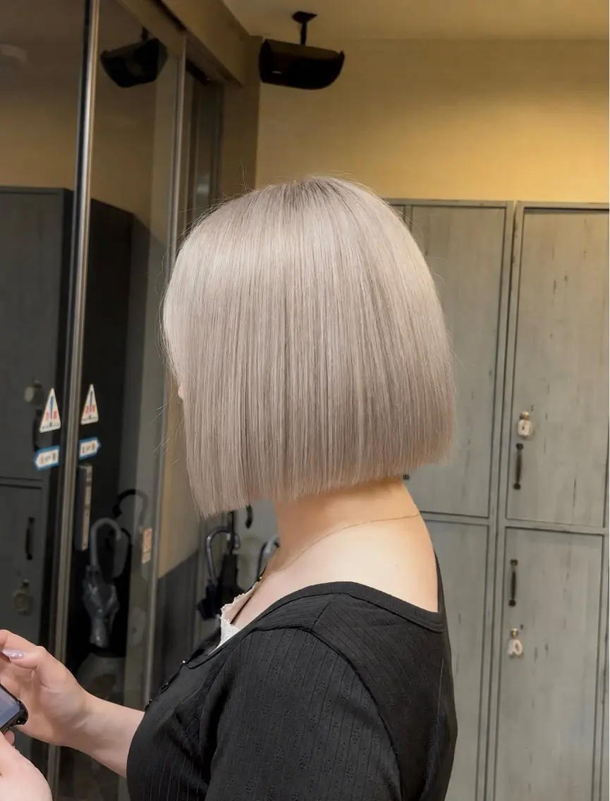 ミディアム カラー ベージュカラー ブリーチ ブロンド ホワイトベージュ カット ヘアカラー トリートメント 清水 基生のヘアスタイル
