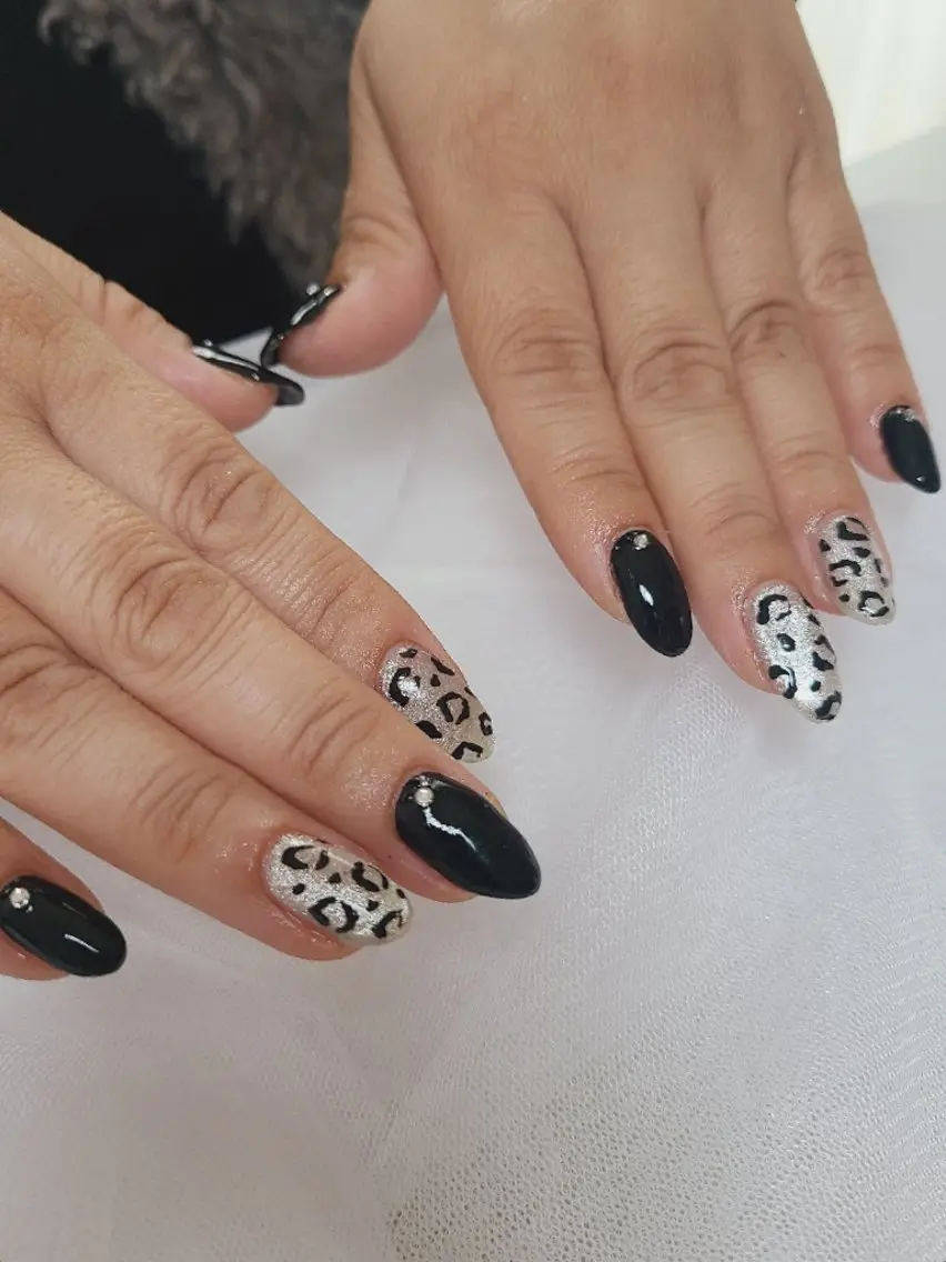 ネイル アニマル柄 ジェルネイル キラキラネイル マグネットネイル 冬ネイル Nailroom3  古屋のネイルデザイン
