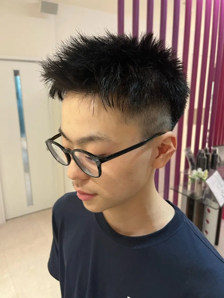 ショート メンズ アップバング 刈り上げ カット MAO カラーモデル募集中のヘアスタイル