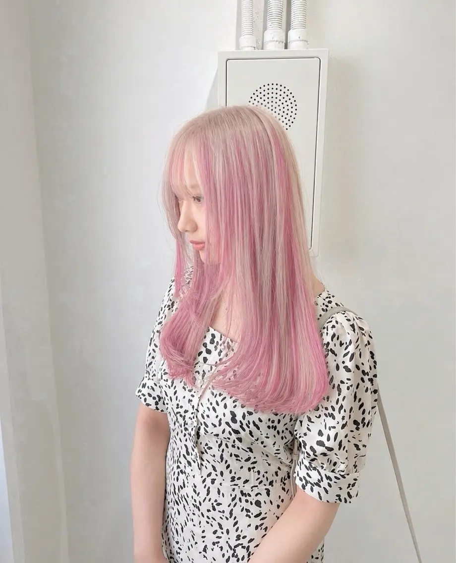 セミロング 似合わせカット Muミュー/ブリーチ ハイトーン Wカラーのヘアスタイル