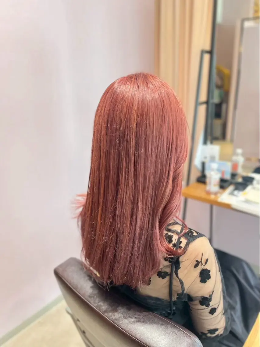 セミロング ヘアカラー ブリーチ・カットモデ ル募集中🫧高口小春のヘアスタイル