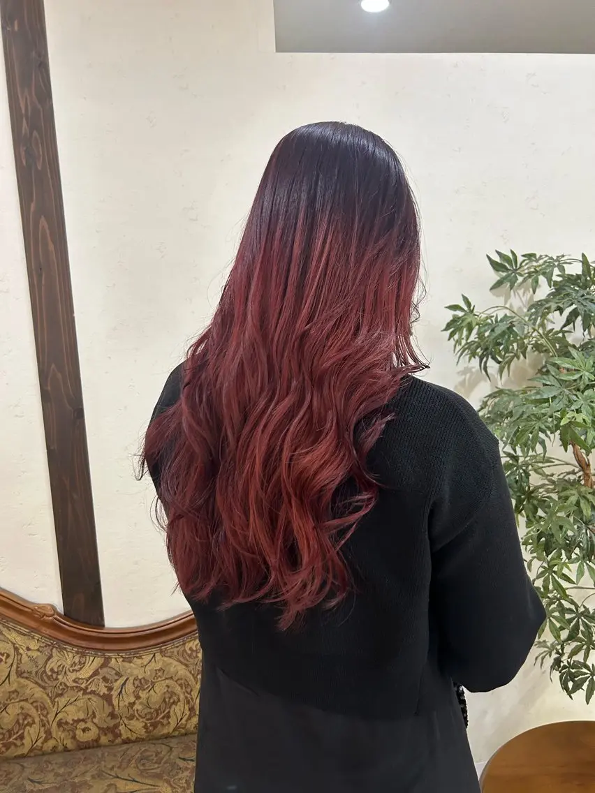 ロング カラー 赤星 さえのヘアスタイル