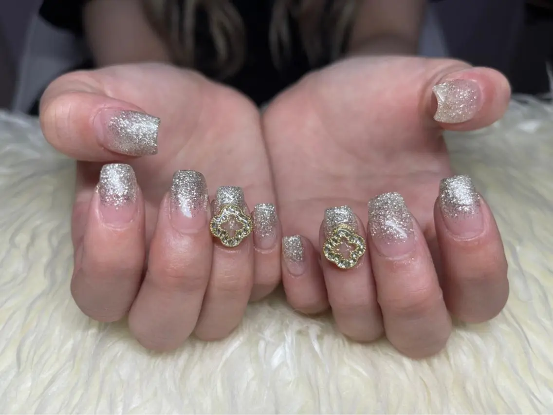 ネイル 長さ出し ジェルネイル 韓国ネイル ラメ(グリッター) ラメグラデーション ハンドネイル Nail&eye Belire 新宿のネイルデザイン
