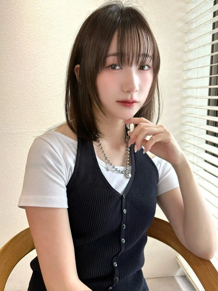 ミディアム ボブレイヤー ボブ 伸ばしかけ レイヤーカット カット 縮毛矯正 くどうももか 浦和 ショート ボブのヘアスタイル