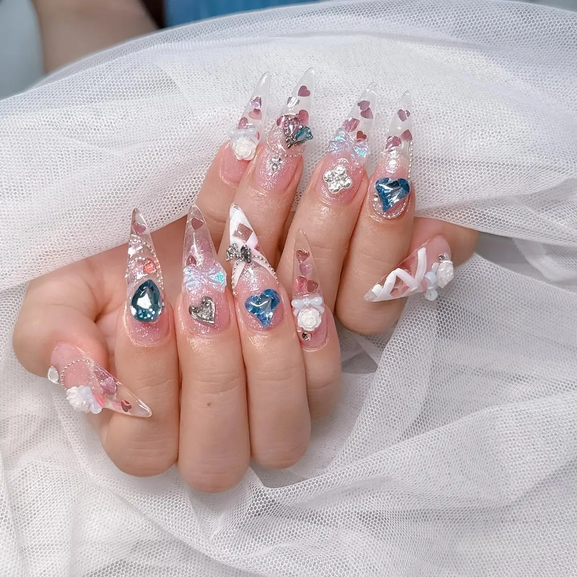カラー ロング グラデーションカラー 韓国風ヘア ハンドネイル Bling Salonのネイルデザイン