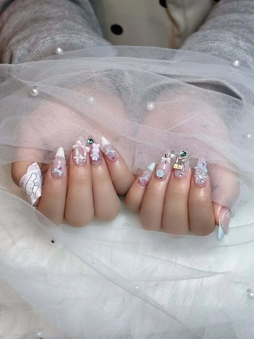 ネイル チークネイル ドット フレンチネイル グラデーション ハート ハンドネイル Julli NailStudioのネイルデザイン