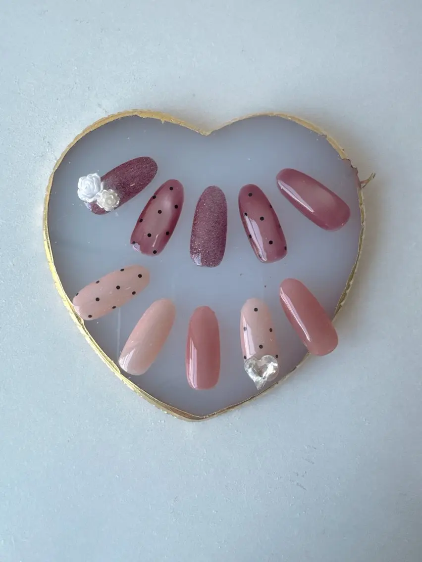ネイル フットネイル フレンチネイル ガラスフレンチ キラキラネイル 韓国ネイル ハンドネイル Queeens nailのネイルデザイン