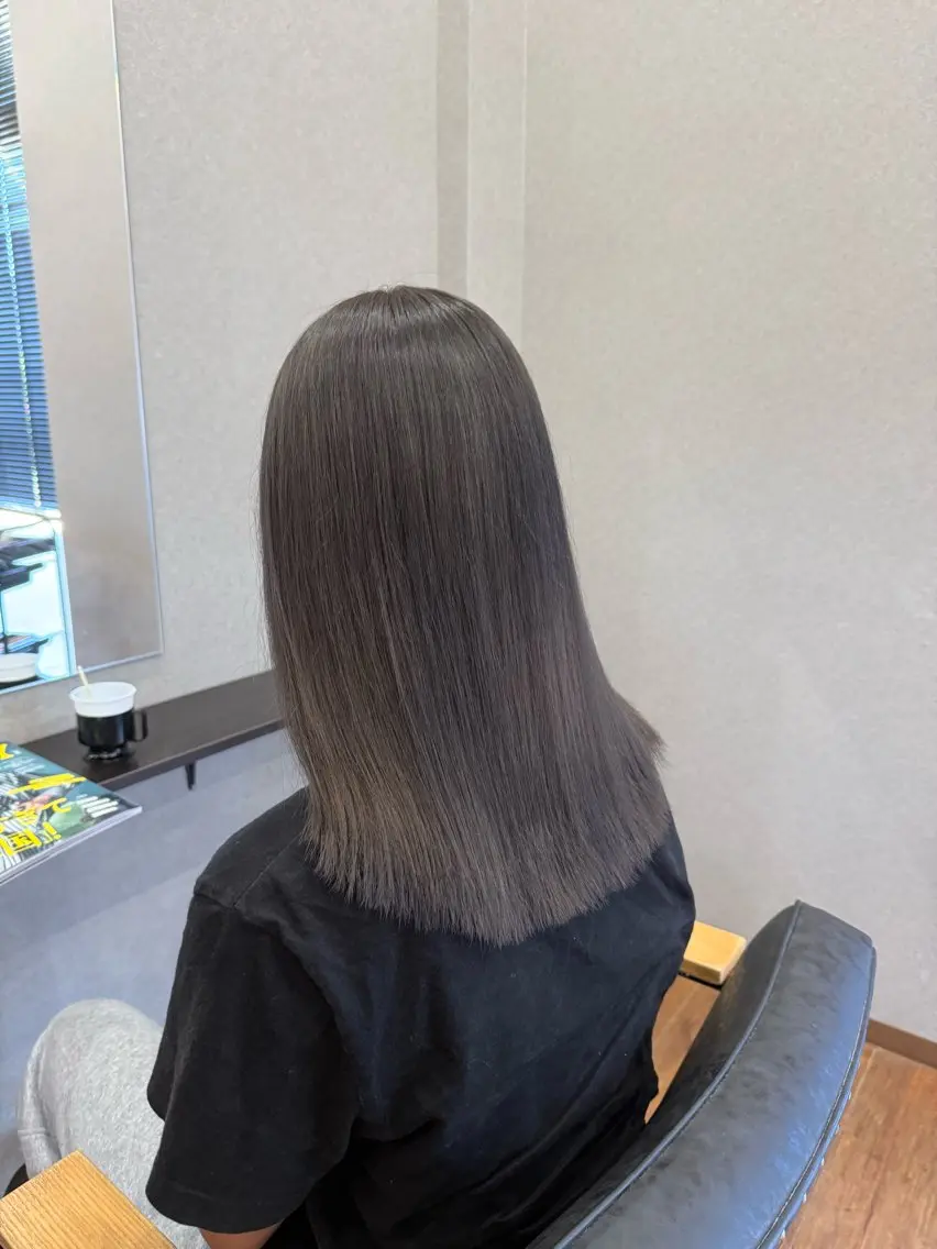 ロング カラー グレージュ ヘアカラー トリートメント 鵜飼 真伍のヘアスタイル