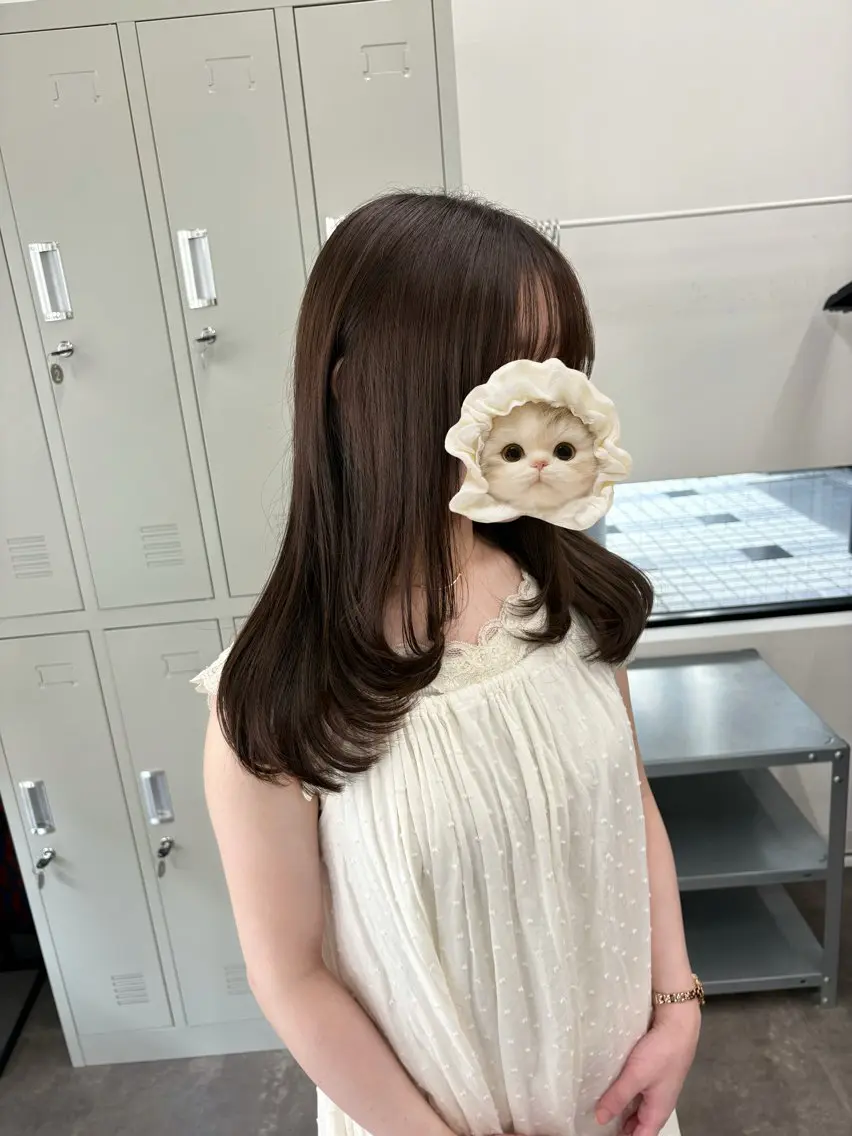 レイヤーカット♡まとまりやすい韓国風ミディアムレイヤーの写真