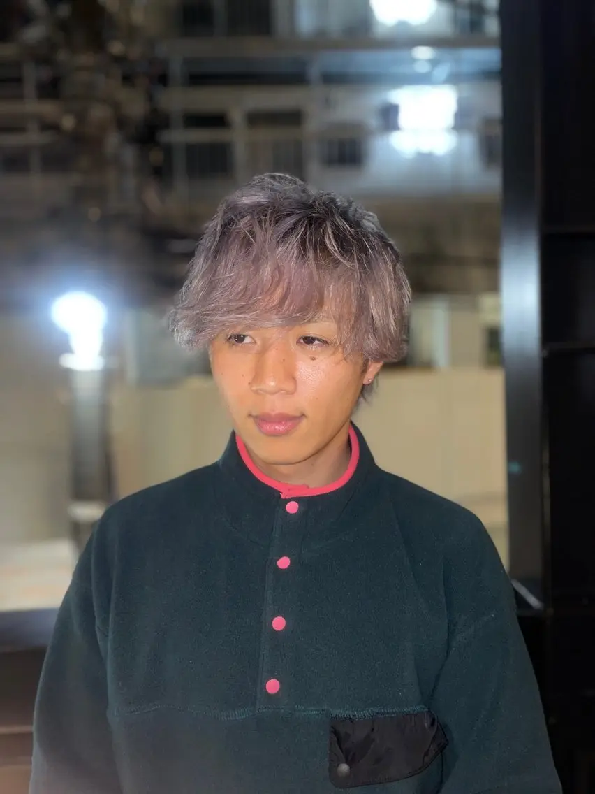ショート カラー シルバー ヘアカラー 浅岡 昭汰のヘアスタイル