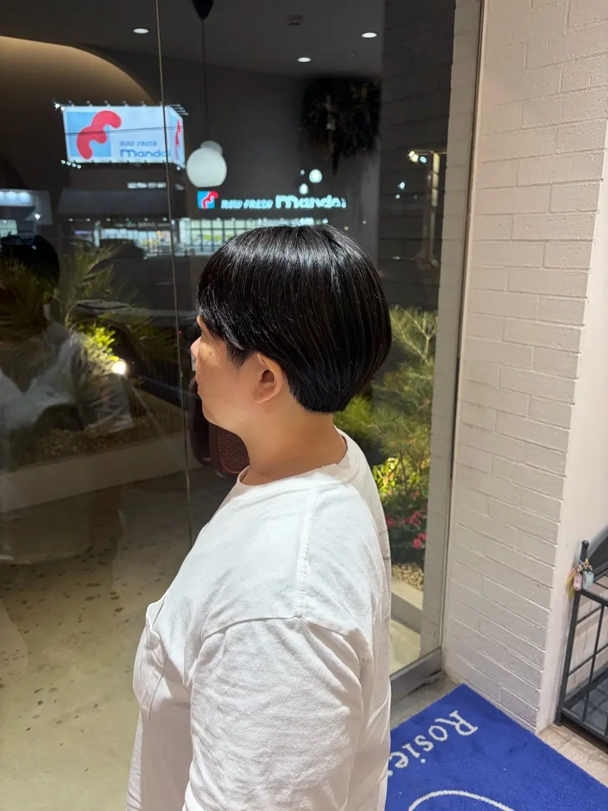 ショート RosierBleu 中山のヘアスタイル