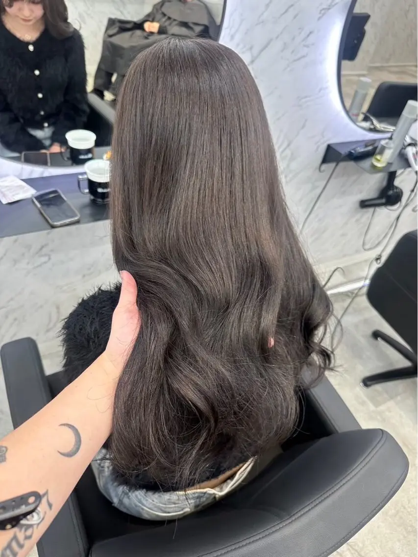 ロング カラー グレージュ ヘアカラー 韓国ヘア🎀 /♡𝓝𝓸𝓪♡のヘアスタイル