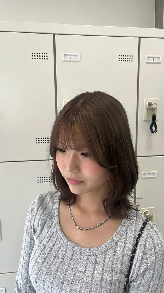 ミディアム カラー 🖤ハイトーン× レイヤー🖤SARAのヘアスタイル