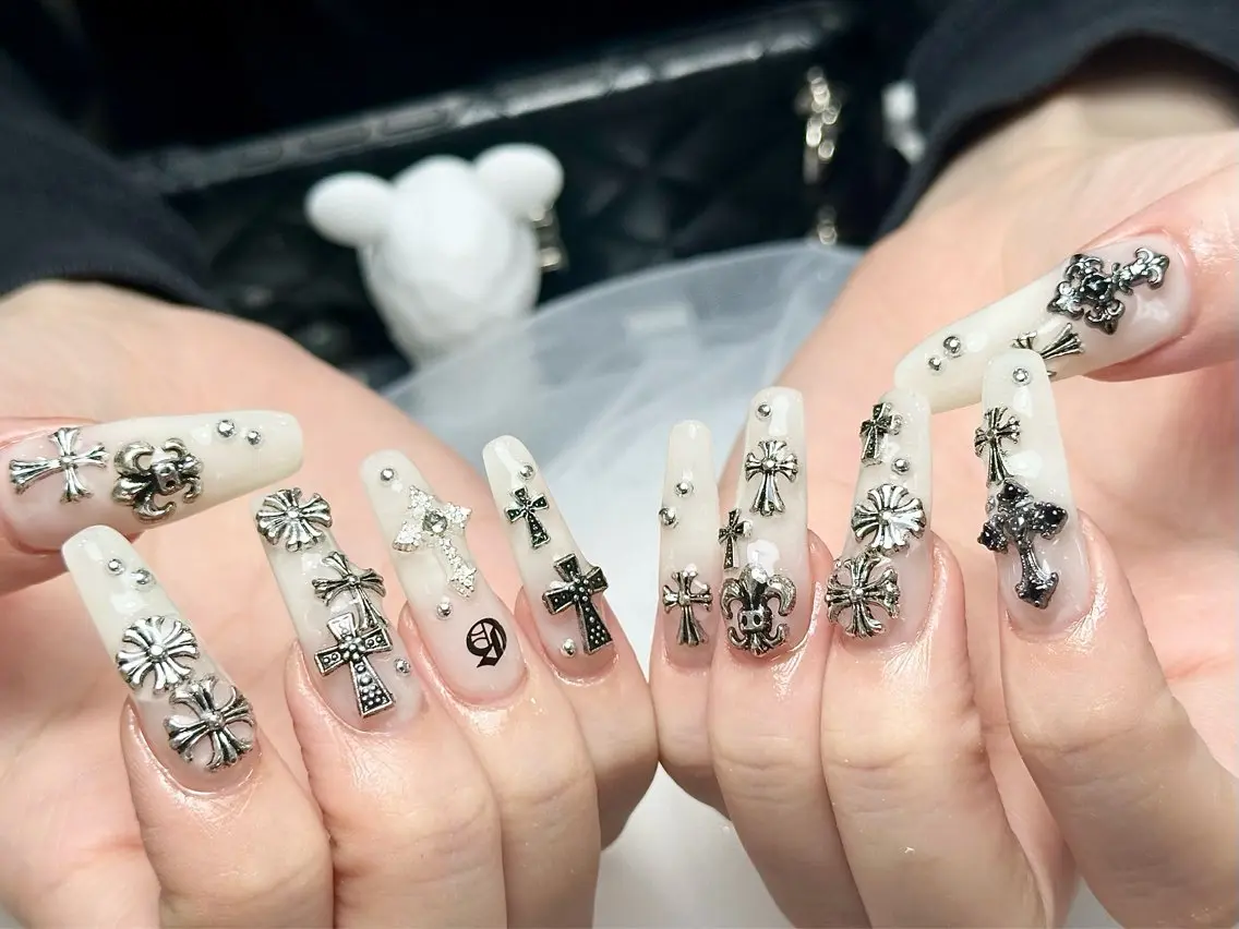 ネイル チークネイル 長さ出し ガーリー 韓国ネイル マグネットネイル Junn Nailのネイルデザイン