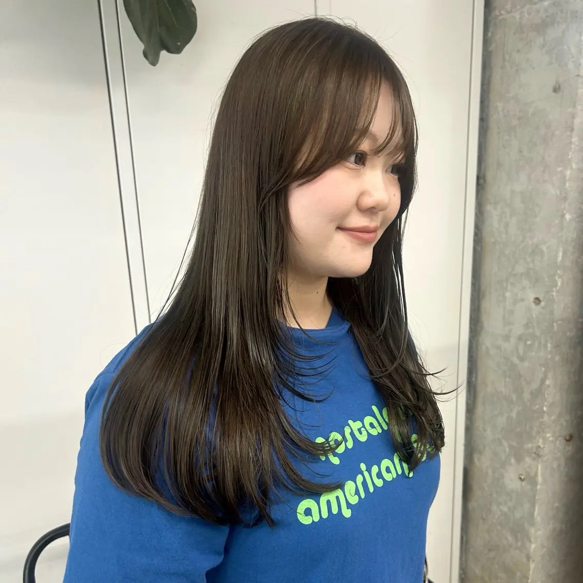 ロング カラー 透明感カラー オリーブカラー オレンジ カット ヘアカラー 伊藤ほのか/柔らかパ ーマ/酸性ストレートのヘアスタイル