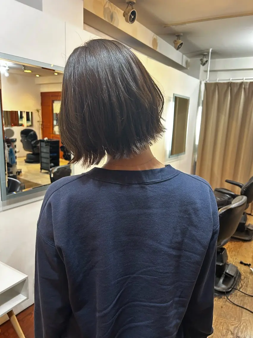 ミディアム カット イワサキ リカのヘアスタイル
