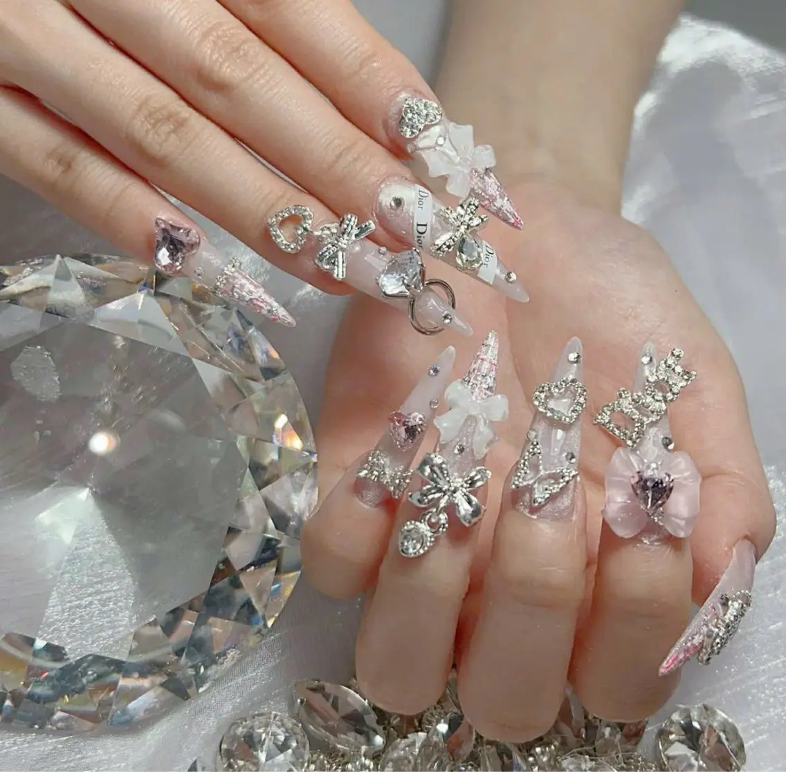 ネイル ハンドネイル moon nailsのネイルデザイン