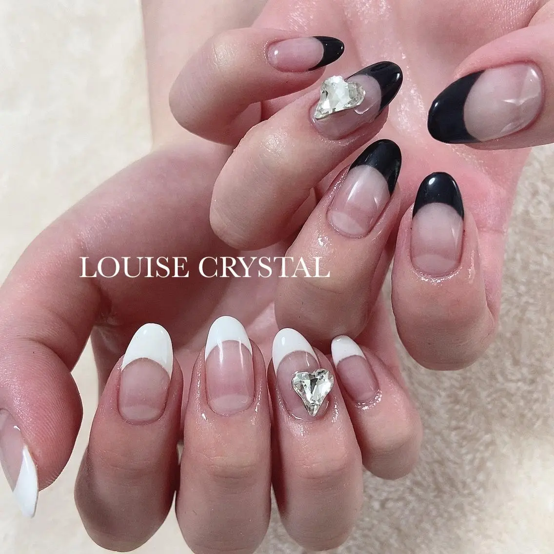 ネイル フレンチネイル ハンドネイル LOUISE CRYSTALのネイルデザイン