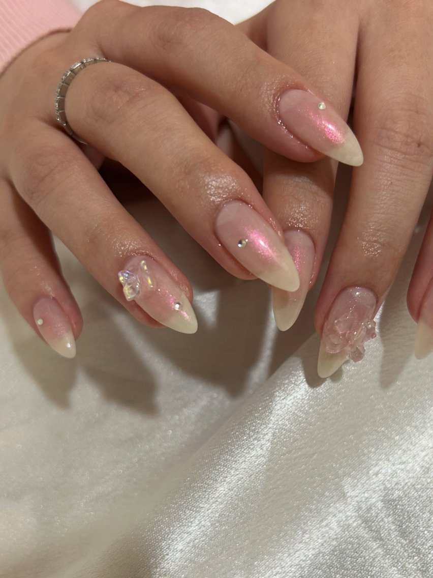 ネイル オーロラネイル フレンチネイル ガーリー 韓国ネイル ワンホンネイル ハンドネイル ハンドケア lylynail YUUKAのネイルデザイン