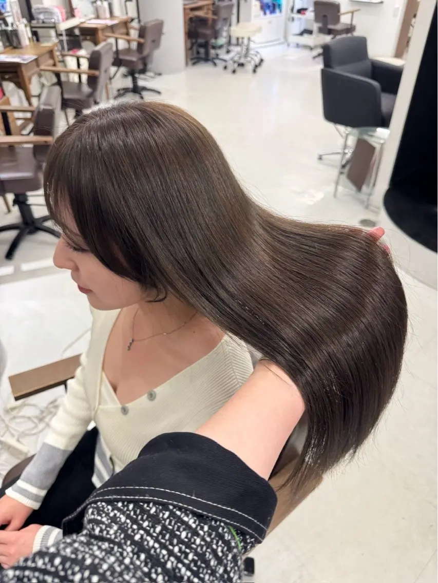 カラー 坂本 小春のヘアスタイル