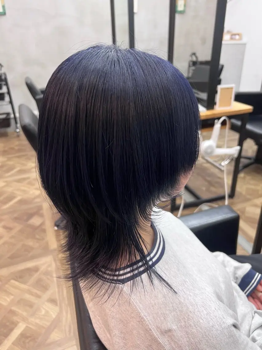 ミディアム カラー 黒髪 ブルーカラー ブルーブラック ダブルカラー 山田 晴琉のヘアスタイル