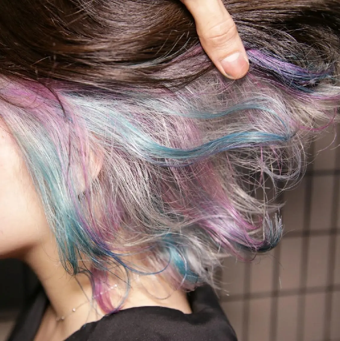 ショート カラー ユニコーンカラー 艶髪✨ハイトーン ✨ホワイト✨北宗一郎のヘアスタイル