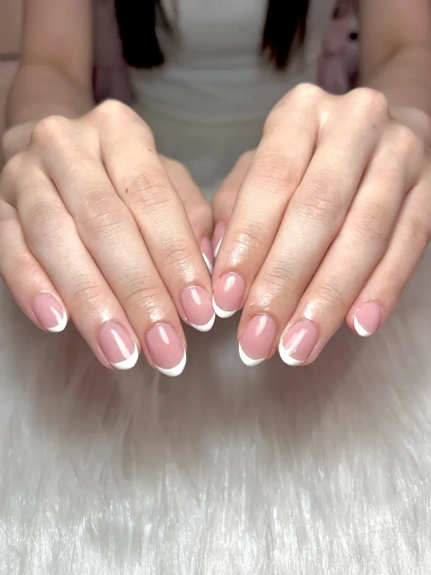 【Hand】ベース込み★フレンチネイル♪ご新規様オフ無料 ¥9300→￥4400の写真