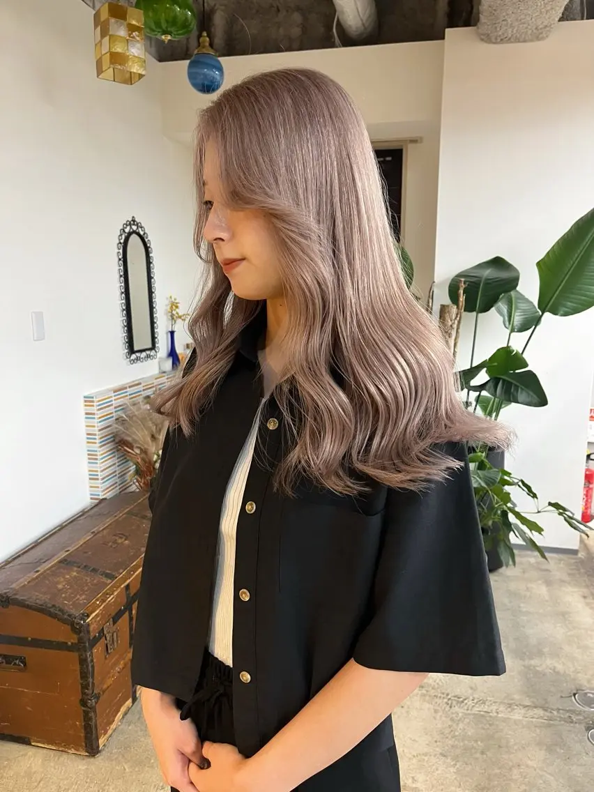 セミロング カラー ベージュカラー ブリーチ ミルクティーベージュ カット ヘアカラー トリートメント 🩷ハイトーン透明感 レイヤー🩷ユリカのヘアスタイル