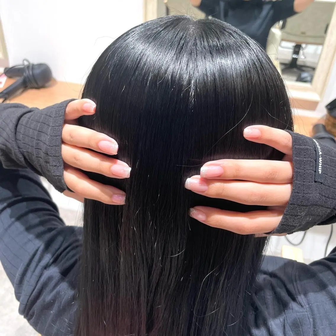 ロング ネイル 髪質改善 トリートメント 氷ネイル・うるうるネイル ヘアカラー トリートメント ハイトーン🦄ネイル 💞のぶちのネイルデザイン