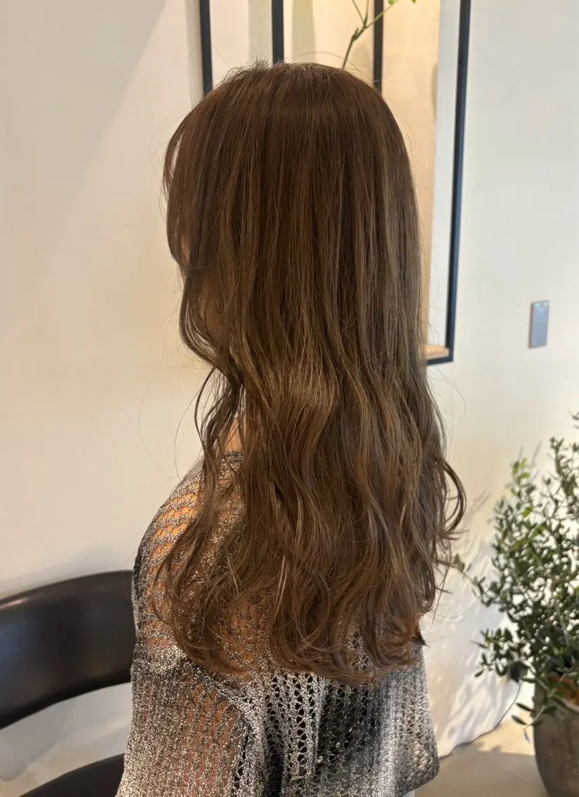 セミロング ヘアカラー 本荘 波音のヘアスタイル