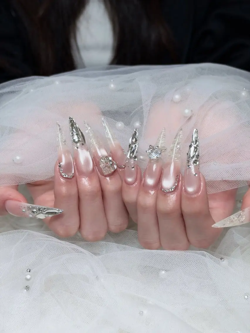 ネイル チークネイル ドット フレンチネイル グラデーション ハート ハンドネイル Julli NailStudioのネイルデザイン