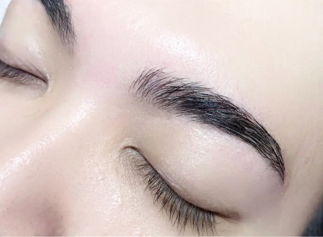 【美眉アイブロウ🌈🤍✨】 眉毛wax&毛抜き/間引き🉑眉メイク🫶🏻 ⚠️19時以降~のご予約・土日は+500円の写真