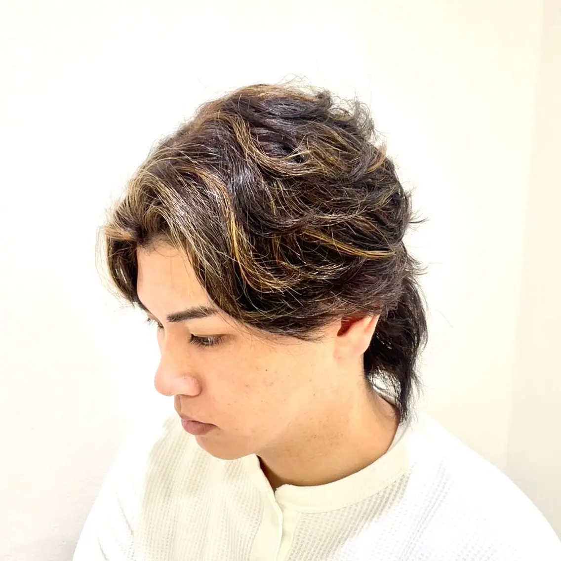 カラー パーマ メンズ メンズブリーチ ビジネス センターパート フェードカット フェザーパーマ ヘアカラー メンズ支持率No.1 /大船メンズパーマのヘアスタイル